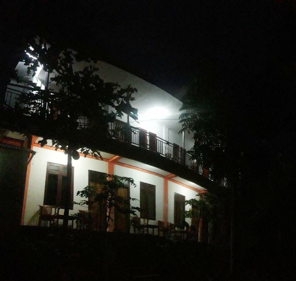 The Teuz B&B Labuan Bajo Exteriör bild