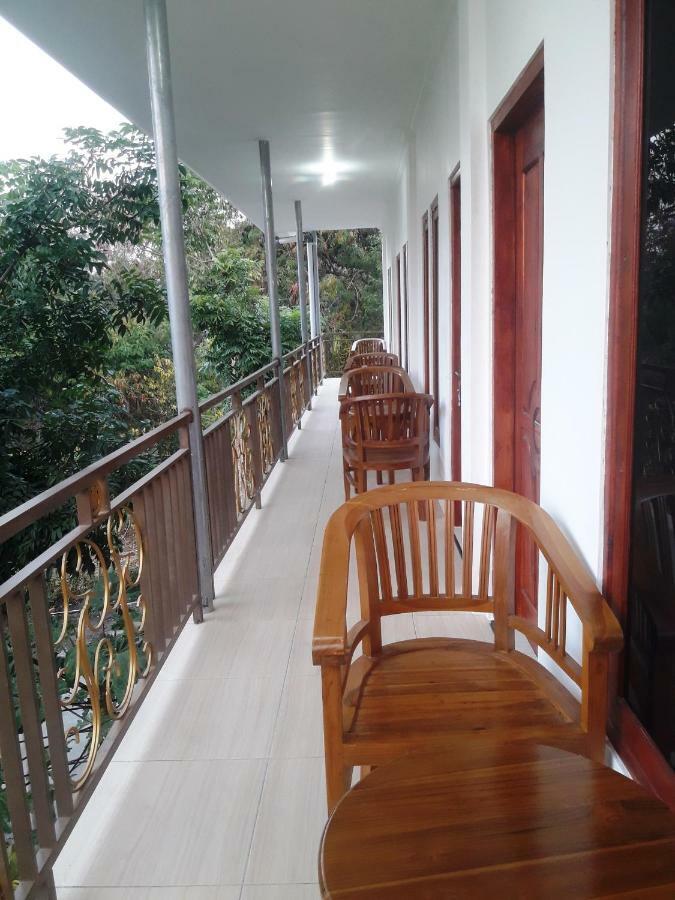 The Teuz B&B Labuan Bajo Exteriör bild